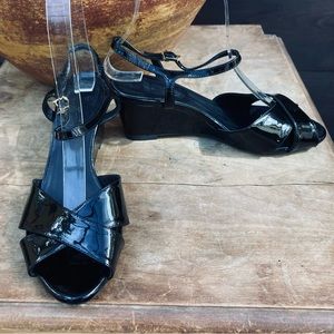 Fendi black pantent leather wedge sandals gold logo size 5